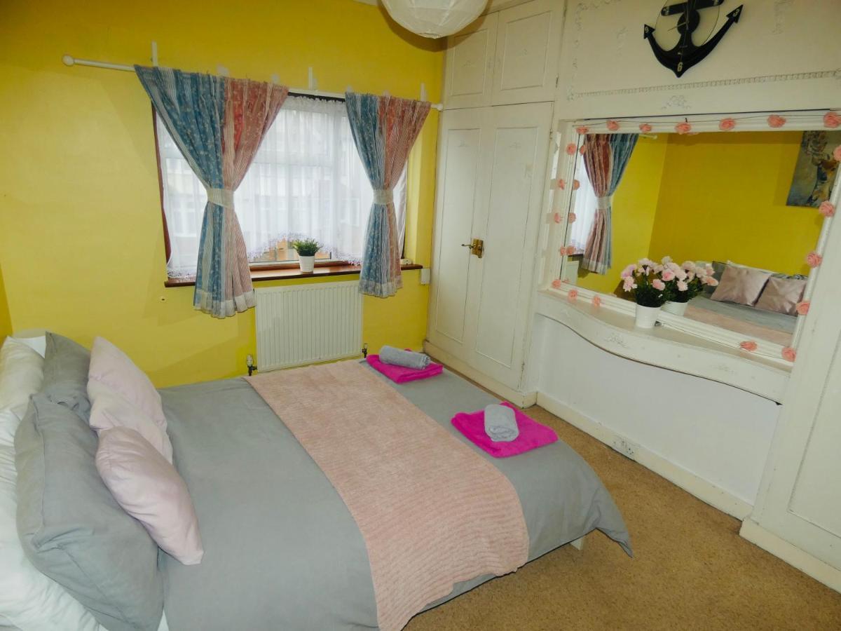 Spacious 3 Bed House With Parking & Good Transport South Norwood Ngoại thất bức ảnh
