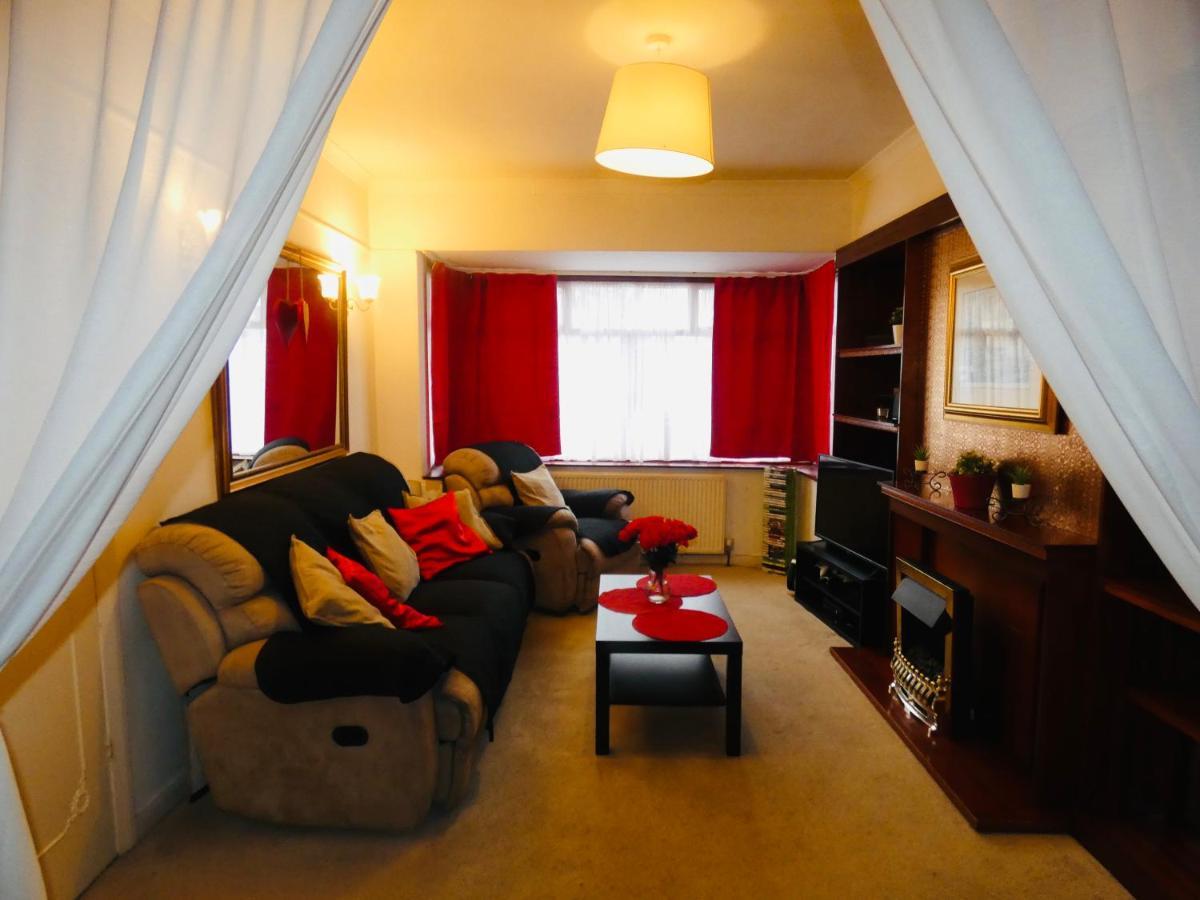 Spacious 3 Bed House With Parking & Good Transport South Norwood Ngoại thất bức ảnh